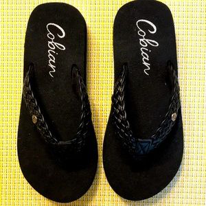 Cobian Flip Flops, Black, sz 6, brand new